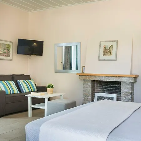 Martini Waterfront Suites Fiskardo Exterior foto